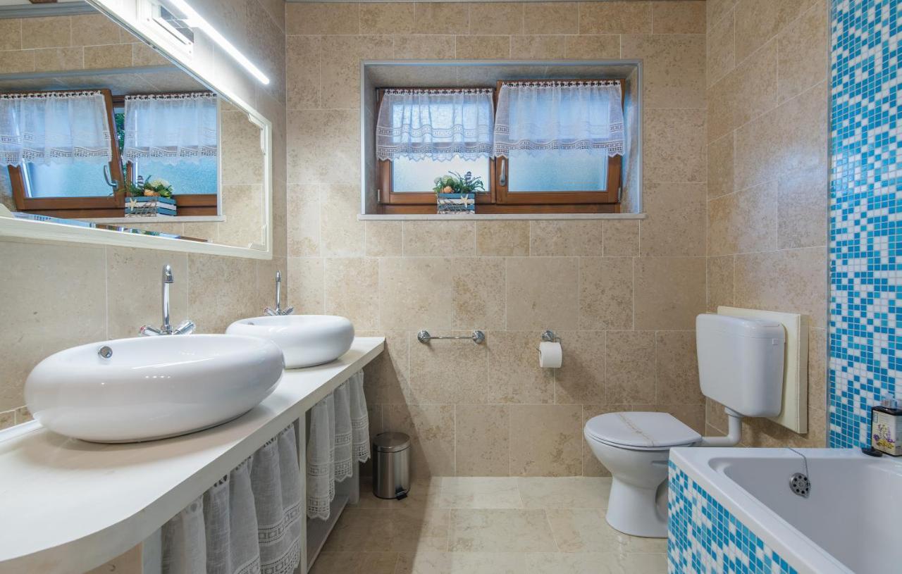 Family Villa Lipica With Private Pool And Jacuzzi パジン エクステリア 写真
