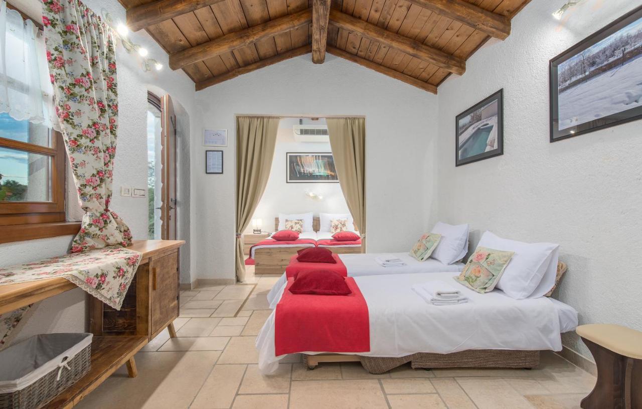 Family Villa Lipica With Private Pool And Jacuzzi パジン エクステリア 写真