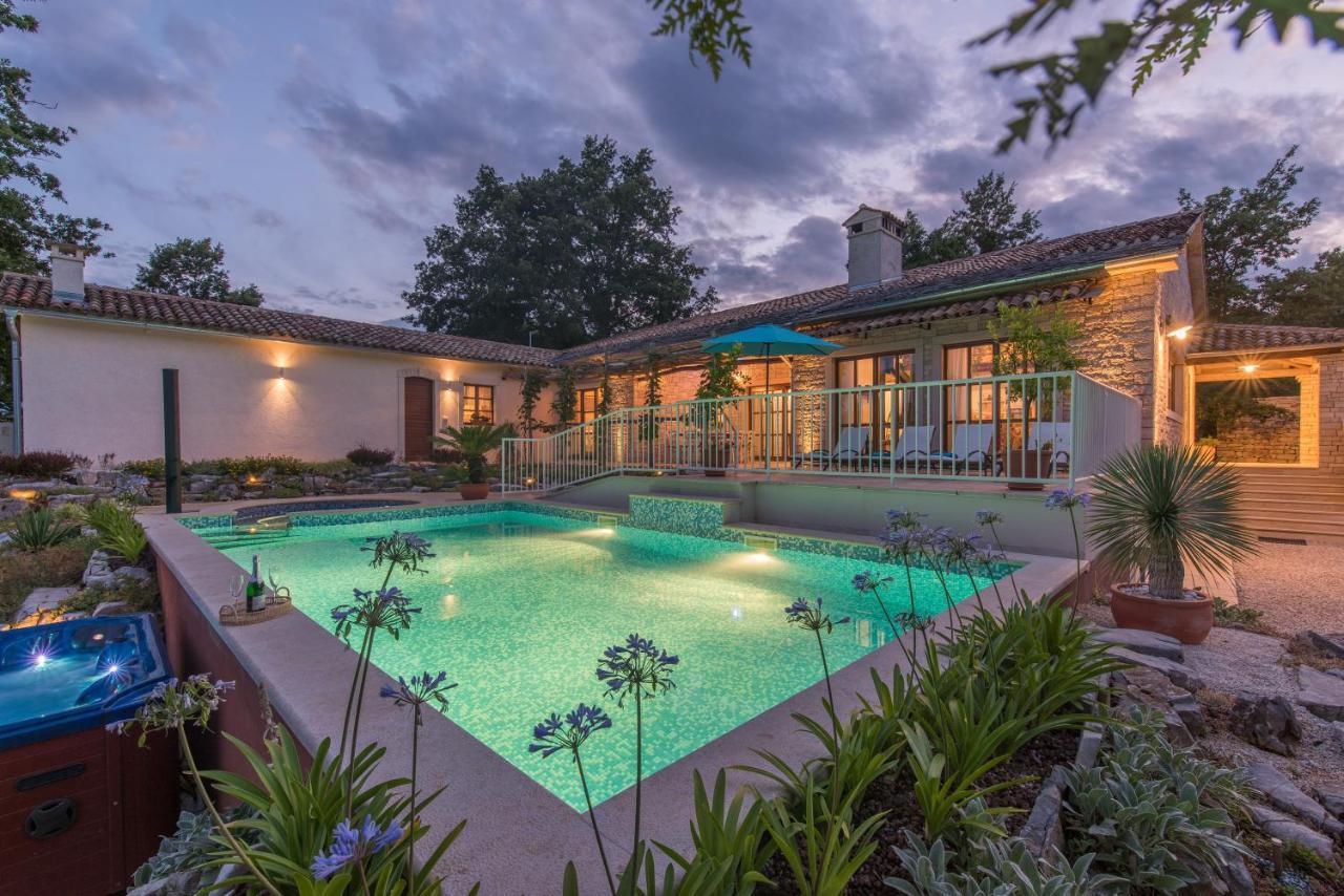 Family Villa Lipica With Private Pool And Jacuzzi パジン エクステリア 写真