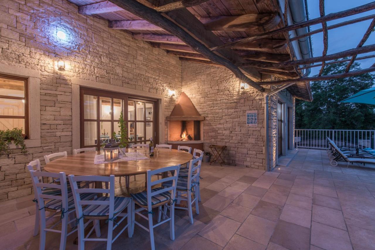 Family Villa Lipica With Private Pool And Jacuzzi パジン エクステリア 写真