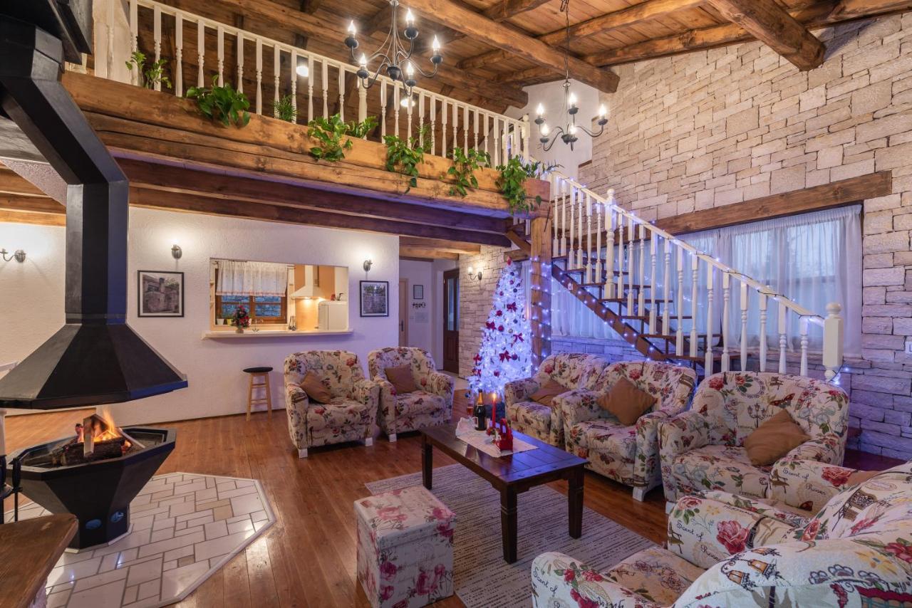 Family Villa Lipica With Private Pool And Jacuzzi パジン エクステリア 写真