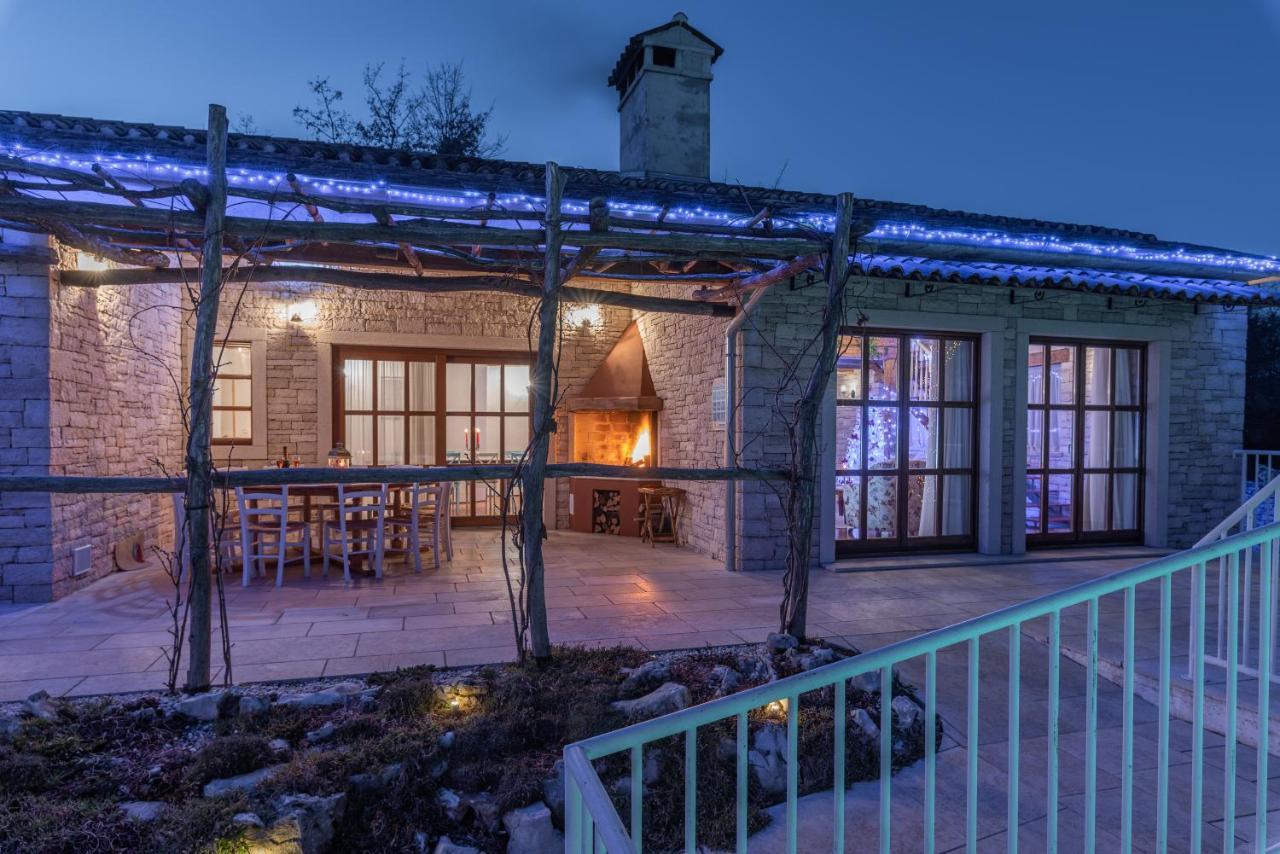 Family Villa Lipica With Private Pool And Jacuzzi パジン エクステリア 写真