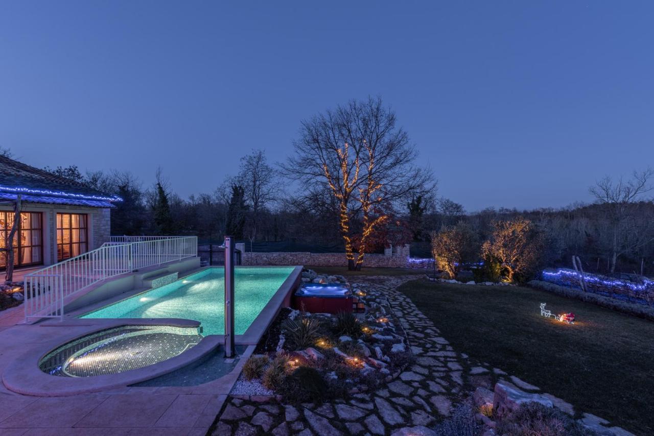 Family Villa Lipica With Private Pool And Jacuzzi パジン エクステリア 写真