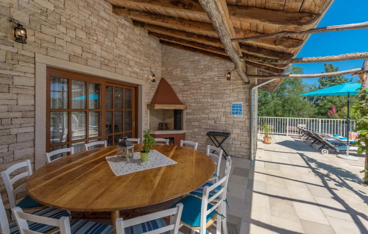 Family Villa Lipica With Private Pool And Jacuzzi パジン エクステリア 写真