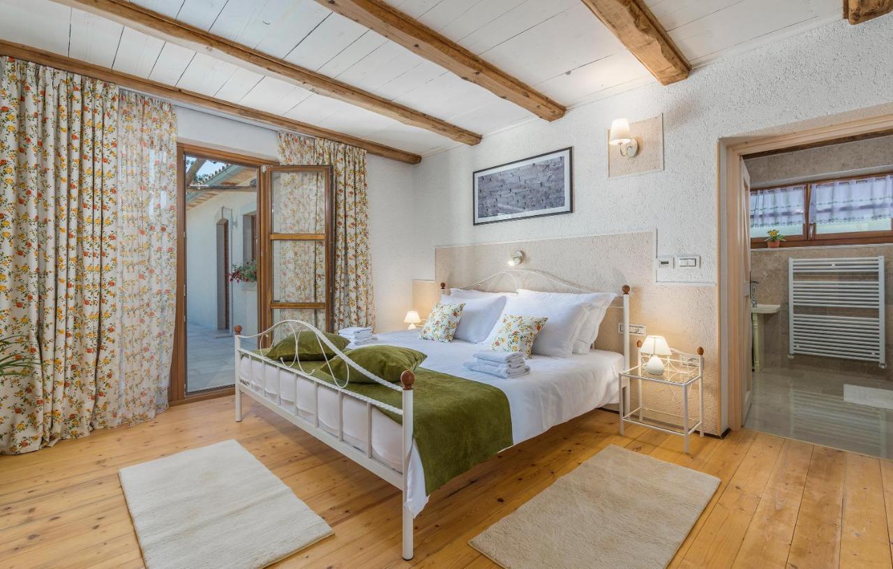 Family Villa Lipica With Private Pool And Jacuzzi パジン エクステリア 写真