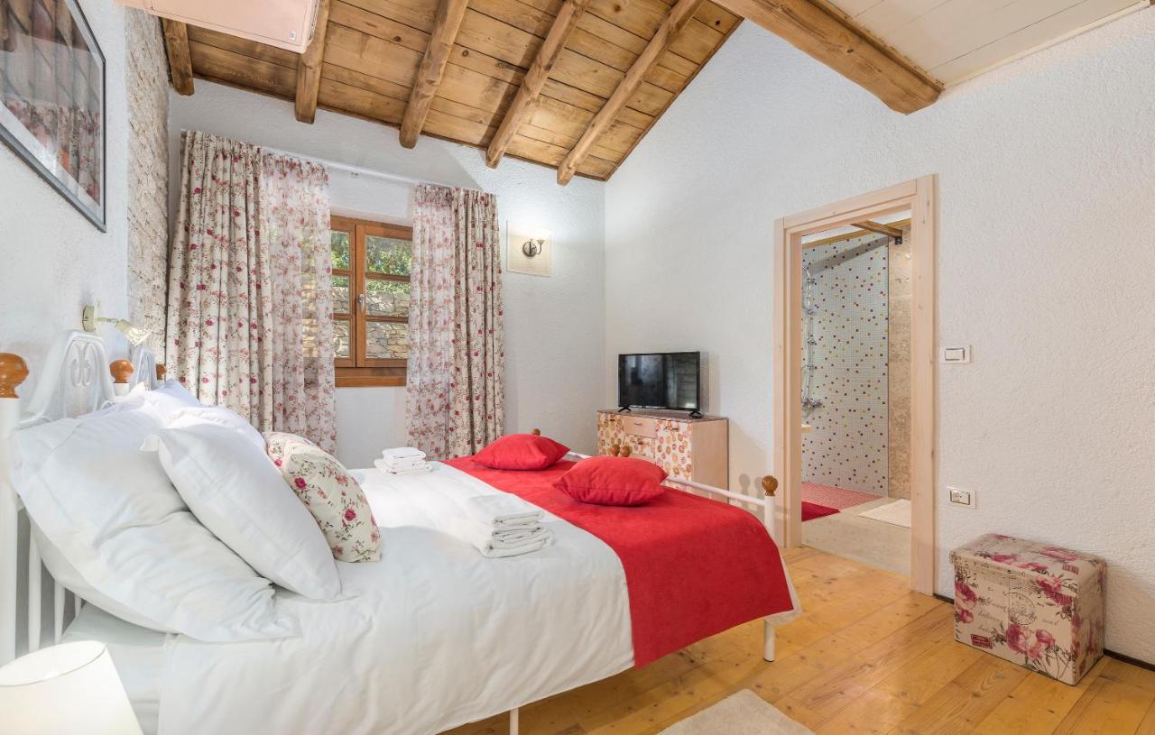 Family Villa Lipica With Private Pool And Jacuzzi パジン エクステリア 写真