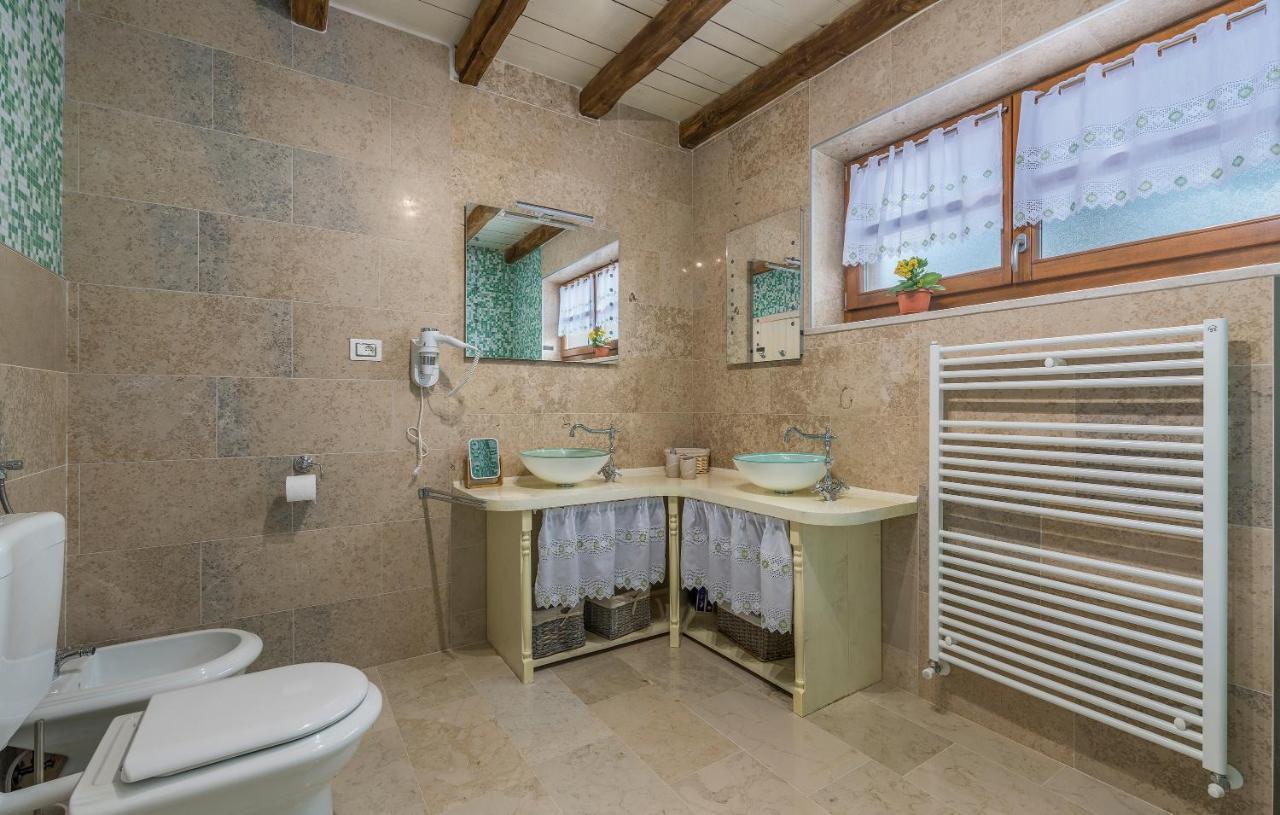 Family Villa Lipica With Private Pool And Jacuzzi パジン エクステリア 写真