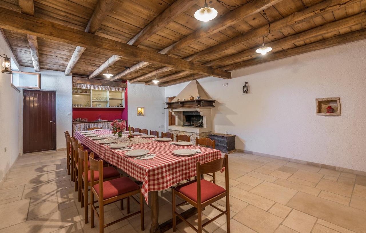 Family Villa Lipica With Private Pool And Jacuzzi パジン エクステリア 写真